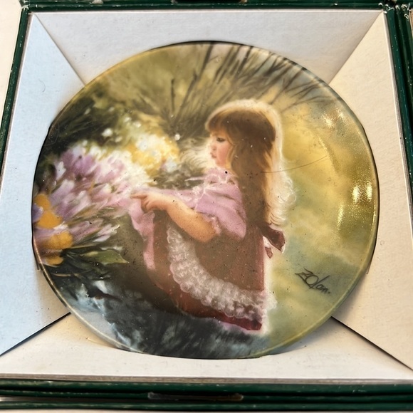 Set of 5 Donald Zolan Mini Collector Plates of Children - Picture 3 of 7